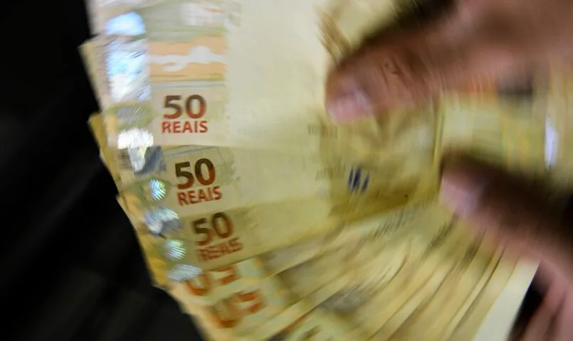 Quem teve o Bolsa Família bloqueado em outubro volta a receber quando? Saiba detalhes