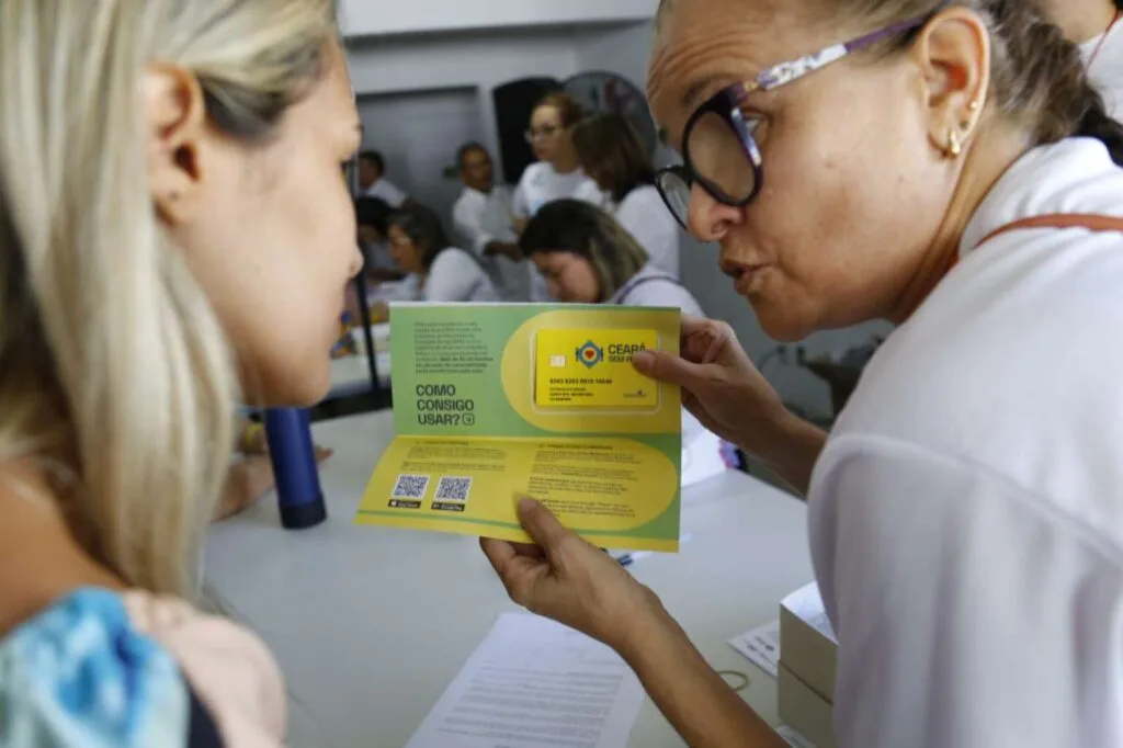 Cartão Alimentação de R$ 300: milhares de brasileiros têm direito ao benefício; veja se você é um deles