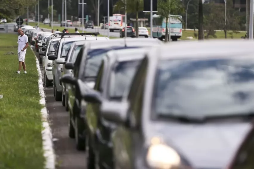 Justiça autoriza AMC a retomar multas para infrações dentro de veículos em Fortaleza