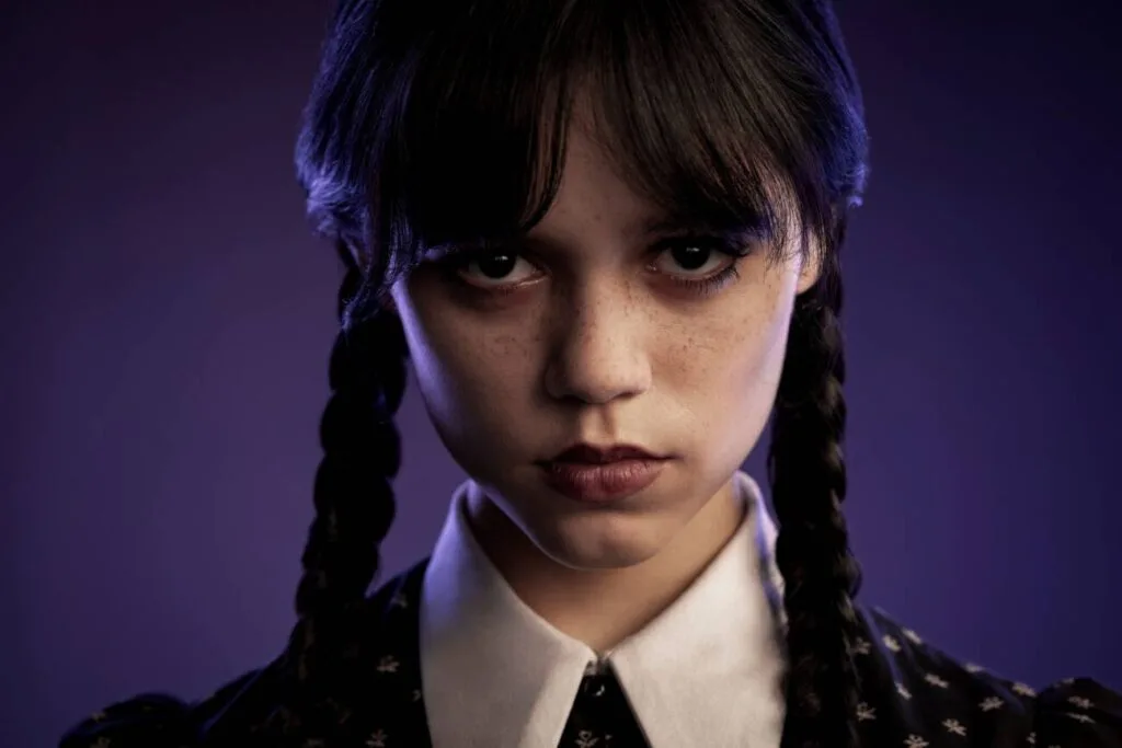 Netflix divulga vídeo inédito de bastidores da segunda temporada de 'Wandinha'