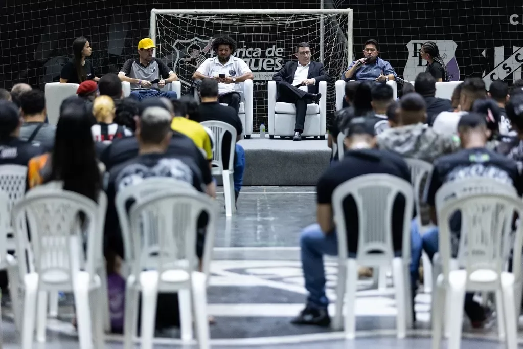 Ceará promove reunião com líderes de organizadas para pôr fim a gritos homofóbicos