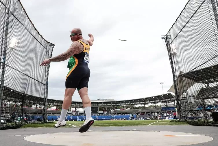 Alessandro Silva é tricampeão mundial paralímpico em Paris