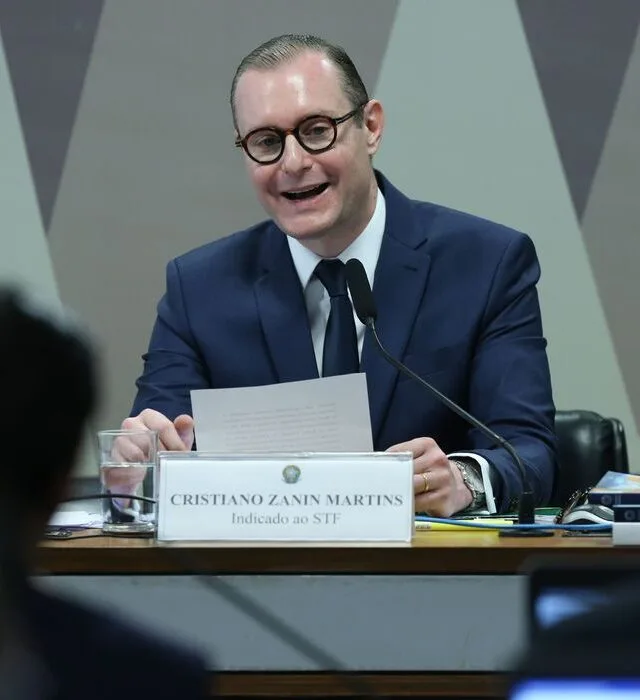 Nomeação de Cristiano Zanin como ministro do STF é publicada no DOU