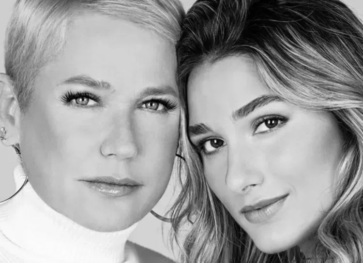 Xuxa diz que dá banho até hoje em Sasha: 'Como se fosse um bebê'