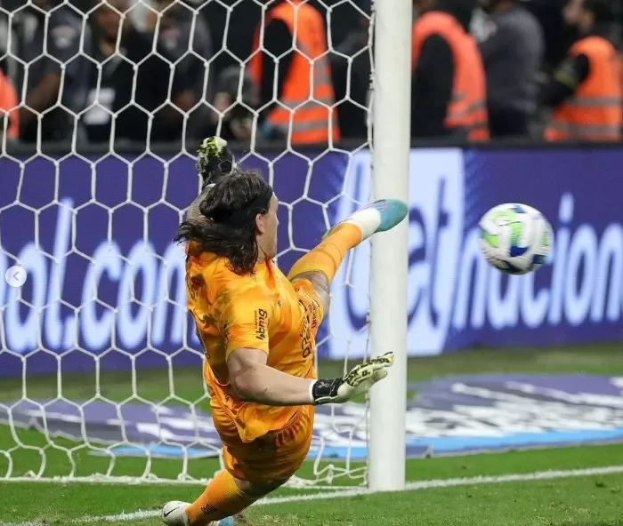Após classificação, Cássio se torna o maior pegador de pênaltis do Corinthians