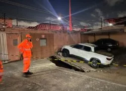 Defesa Civil vistoria prédio residencial após piso de estacionamento afundar