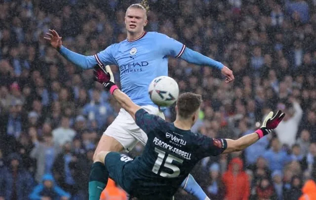 Burnley x Manchester City: saiba onde assistir ao vivo ao jogo (11/08)