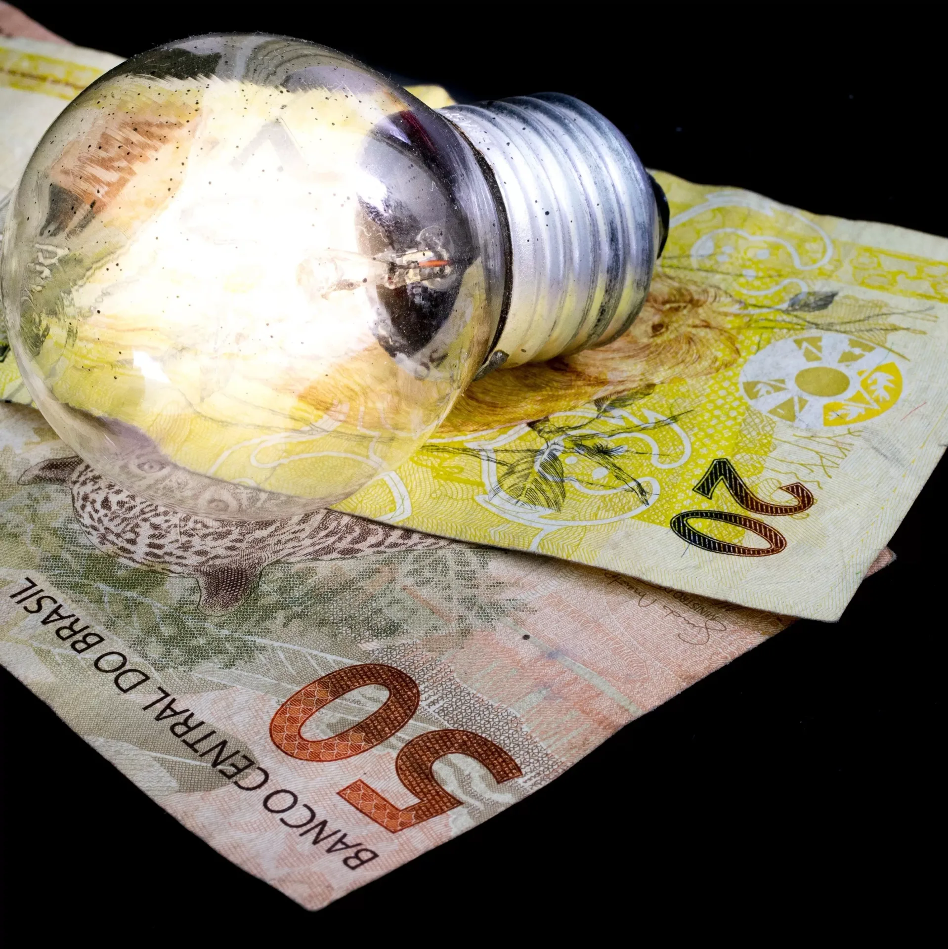 Conta de luz vai ficar mais cara em 2025? Aneel divulga calendário das bandeiras tarifárias; confira