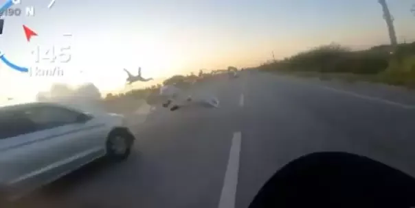 Motociclista a 200km/h morre após colidir com carro em rodovia do Ceará
