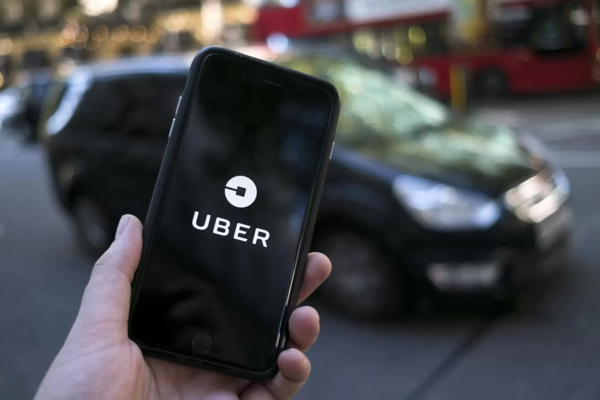 Uber anuncia mudanças nas categorias Black e Comfort para 2025; saiba os veículos aceitos
