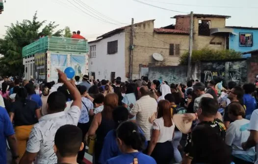 Fiéis se reúnem para celebrar o dia de Nossa Senhora Aparecida em Fortaleza