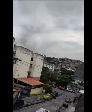 Rio de Janeiro: helicópteros da polícia são atingidos por tiros em operação contra o Comando Vermelho