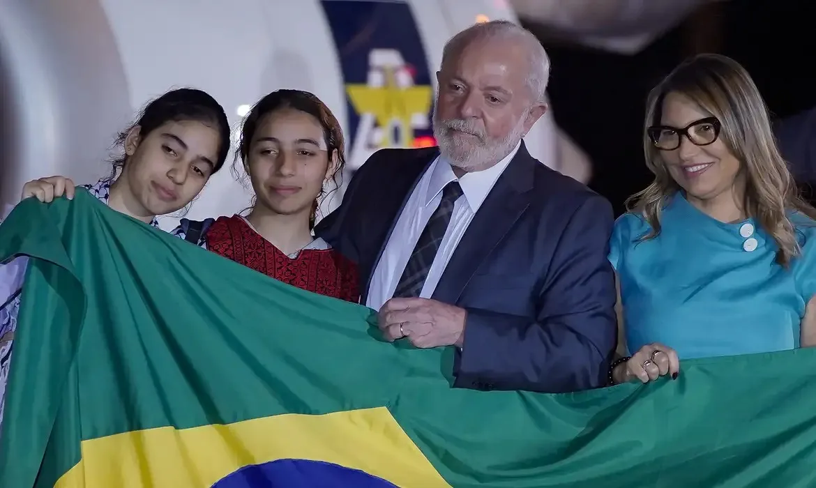 Lula assegura esforços do Brasil para repatriar mais famílias da Faixa de Gaza
