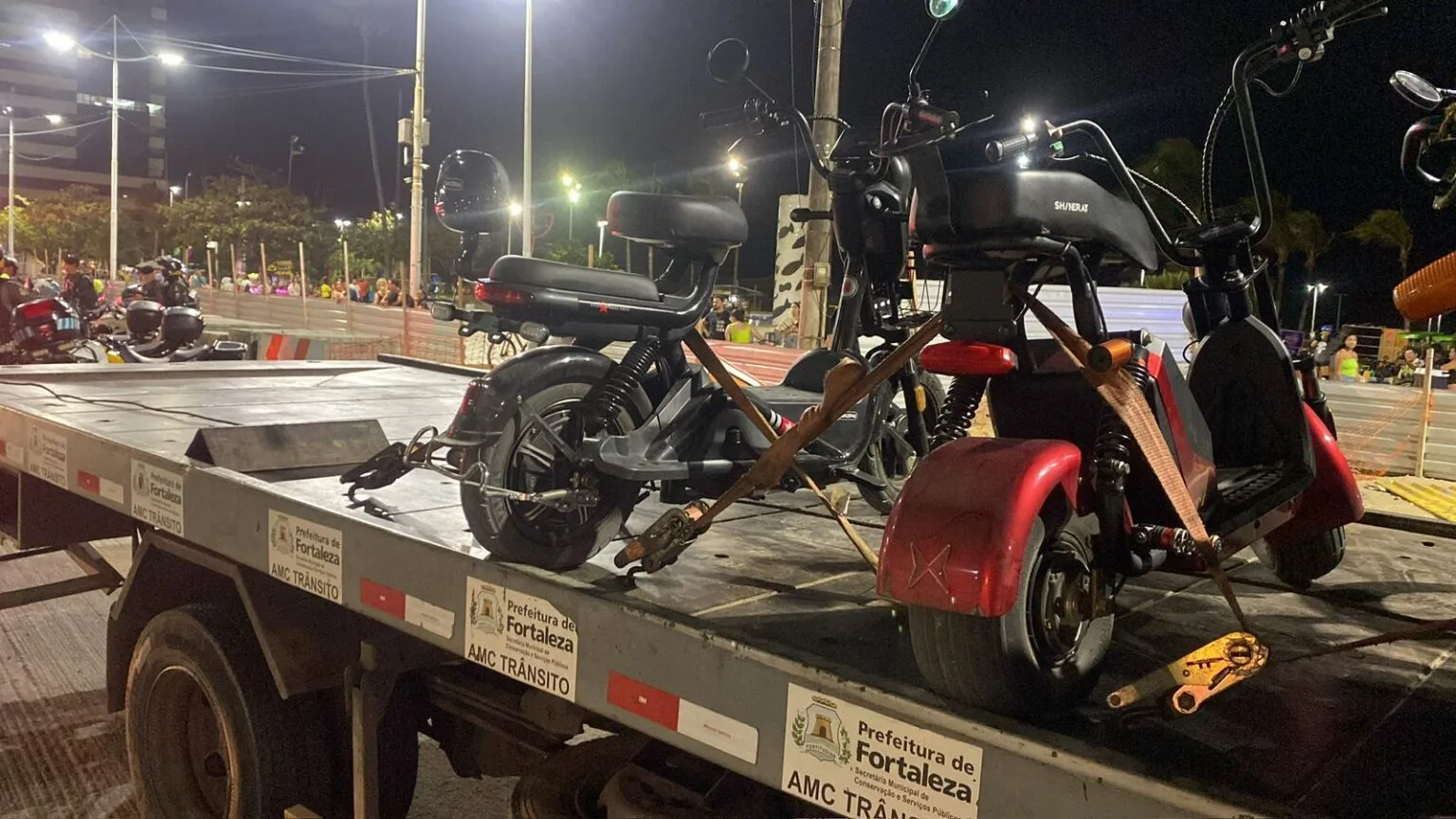 Operação de trânsito reforça fiscalização de ciclomotores na Avenida Beira-Mar, em Fortaleza
