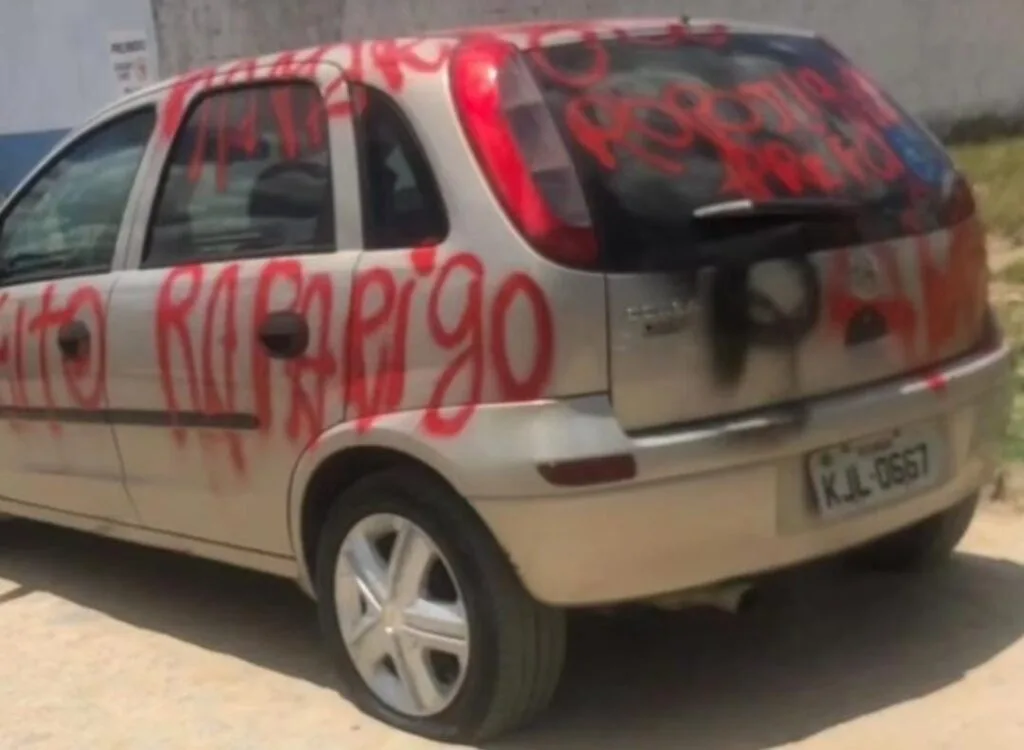 Primeira-dama de município pernambucano é flagrada vandalizando carro de suposta amante do prefeito
