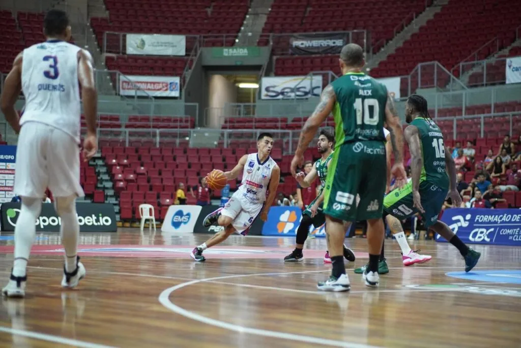 Fortaleza/Basquete Cearense vence o Bauru e continua 100% após três jogos no NBB