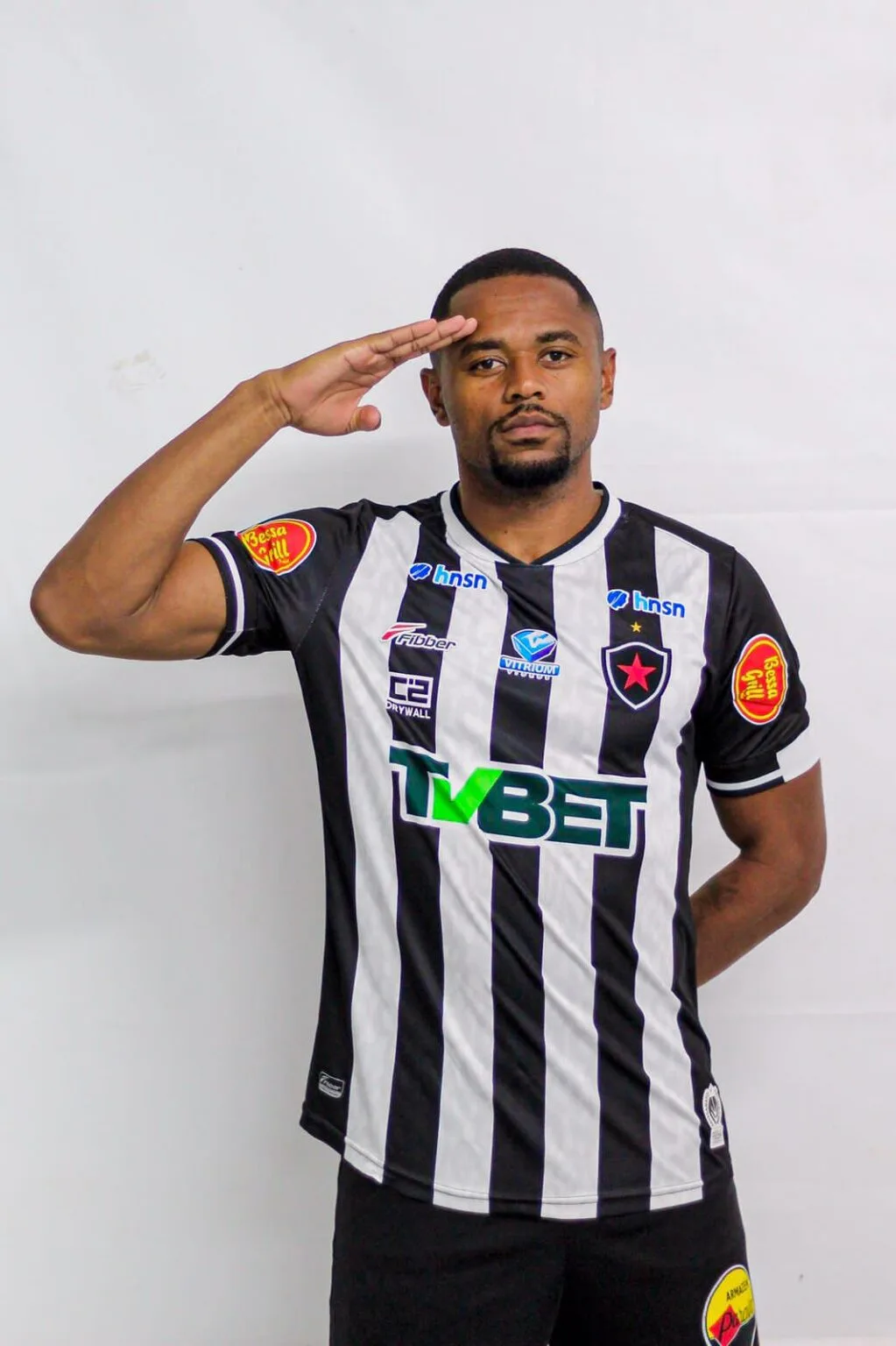 Floresta anuncia a contratação do zagueiro Lucas Santos, ex-Botafogo-PB