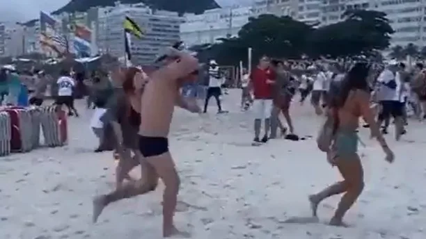 Torcedores de Fluminense e Boca Juniors brigam no Rio, antes da final da Libertadores