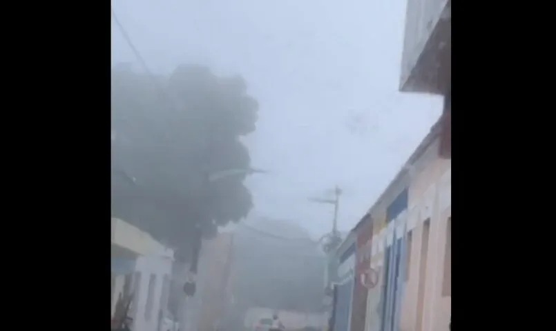 Névoa encobre Viçosa do Ceará após forte chuva; precipitações seguem até quinta-feira (21)