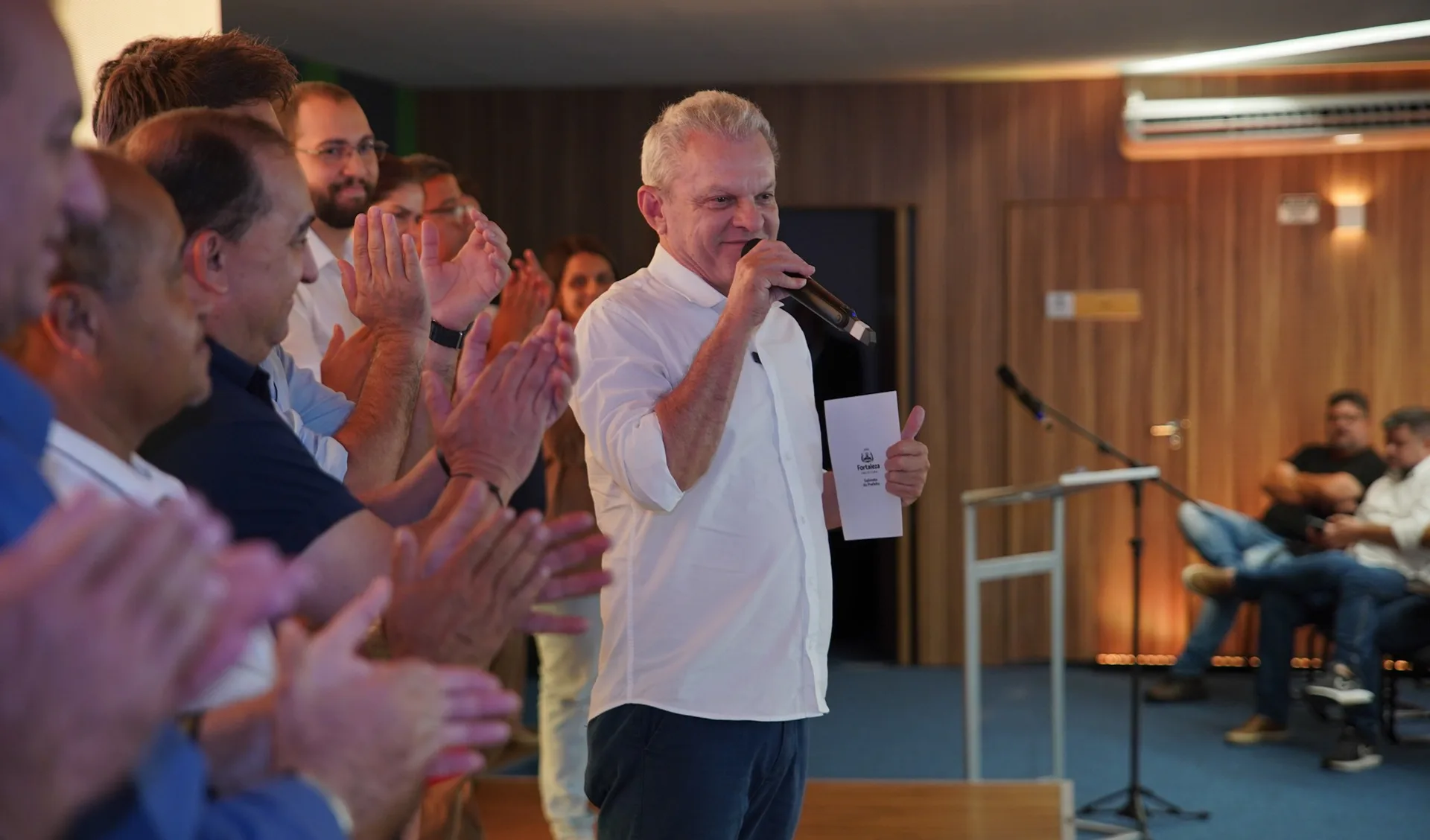 Sarto sanciona lei do perdão de dívidas beneficiando mais de 5 mil permissionários de Fortaleza
