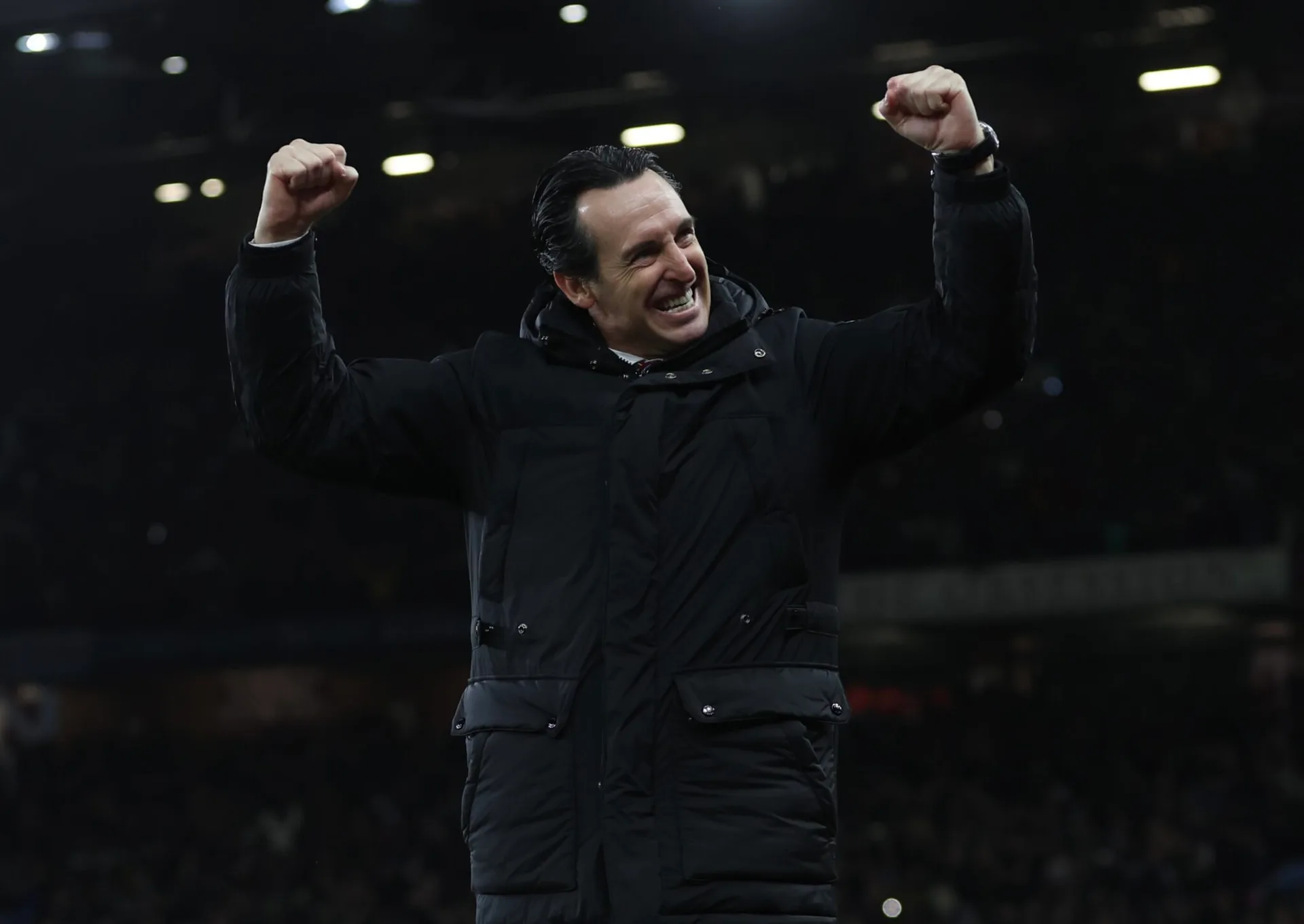 Unai Emery revoluciona Aston Villa e coloca time rumo ao topo da Premier League