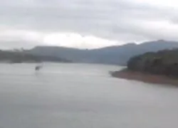 Helicóptero cai com quatro passageiros a bordo no Lago de Furnas, em Capitólio (MG)