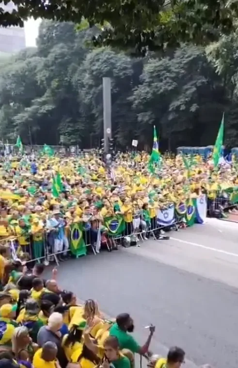 André Fernandes e Carmelo Neto, deputados cearenses, participam de ato pró-Bolsonaro 