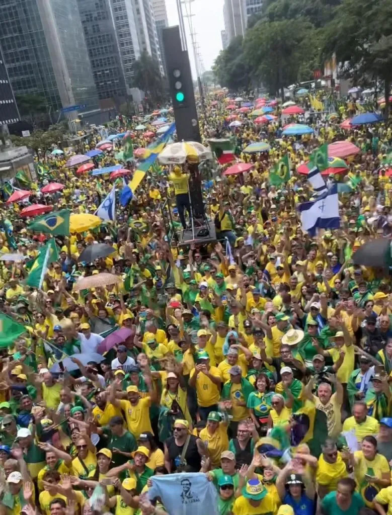André Fernandes e Carmelo Neto, deputados cearenses, participam de ato pró-Bolsonaro 