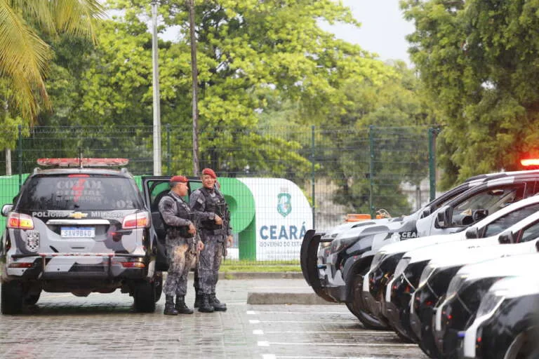 Governo lança programa "Segurança no Ponto" para reforçar policiamento em paradas de ônibus em Fortaleza