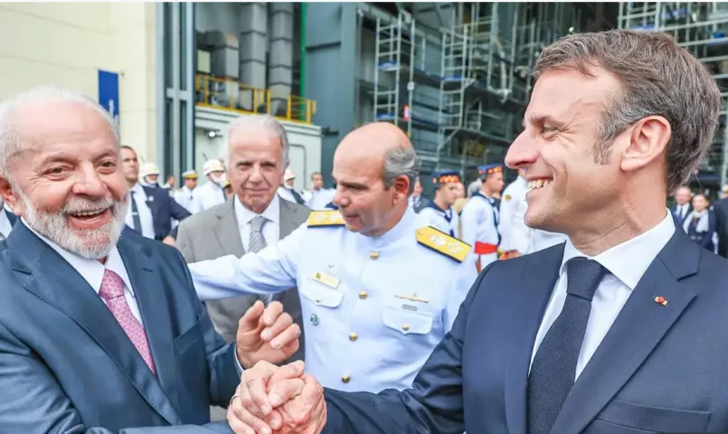 Lula recebe Macron no Planalto para último dia de agenda do francês no Brasil