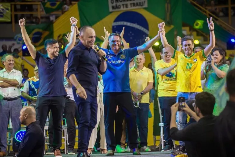 André Fernandes afirma ter coragem para enfrentar coronéis: '20 anos nas mãos dos mesmos'