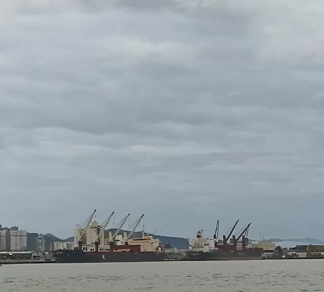 Porto de Itajaí vive crise há mais de 460 dias sem funcionar