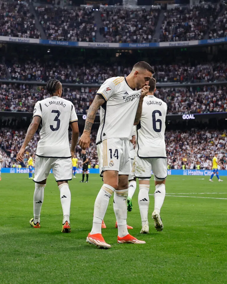 Real Madrid vence e torce contra Barcelona para ser campeão do Campeonato Espanhol