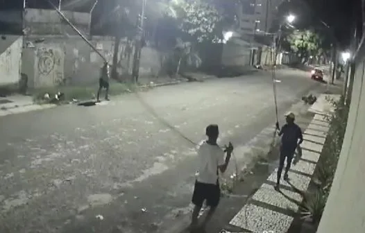 Câmeras de segurança flagram furtos de fios em avenida movimentada de Fortaleza