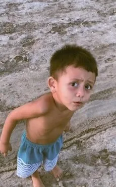 Criança de 4 anos viraliza nas redes sociais com vídeo engraçado