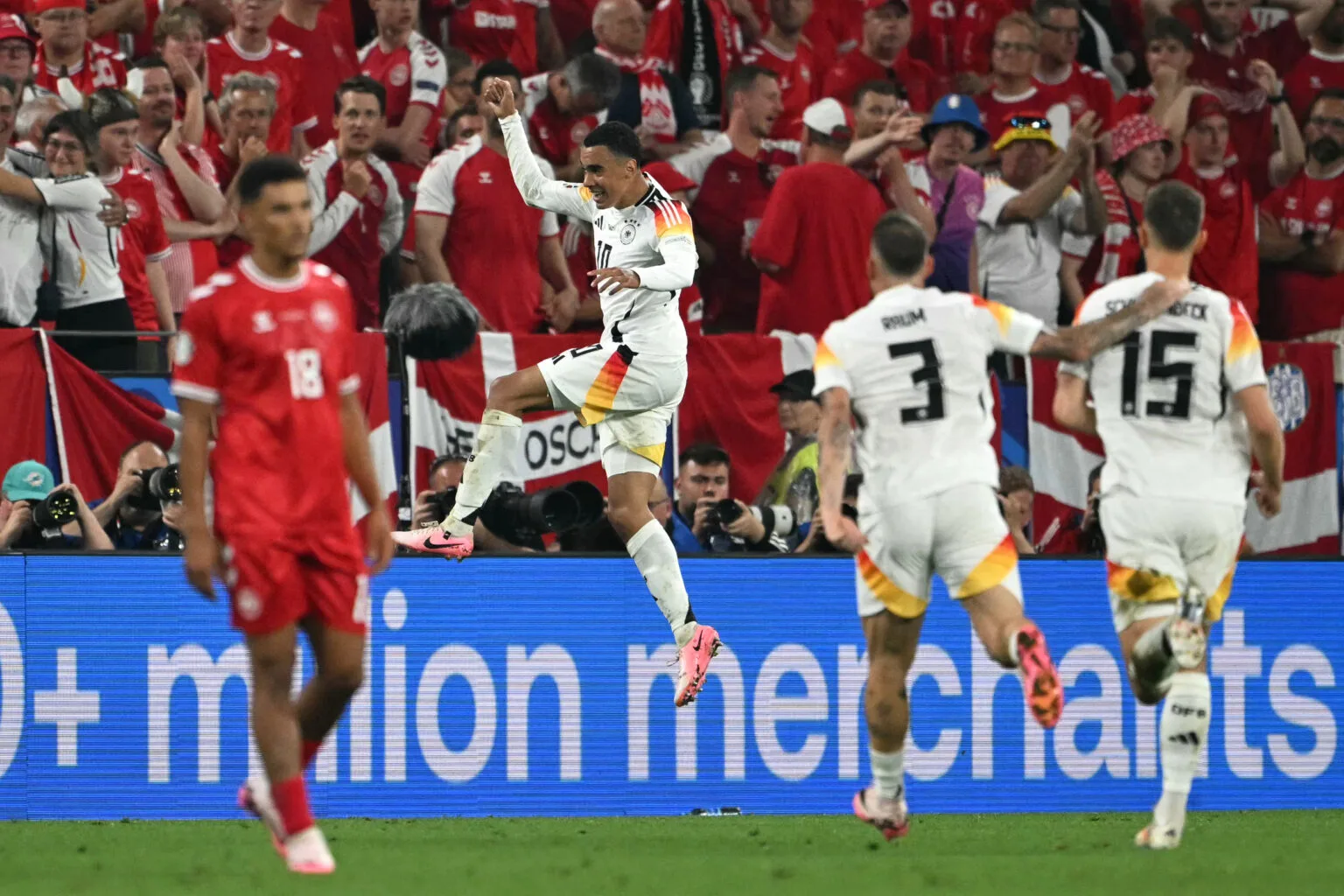 Alemanha bate Dinamarca e avança na Eurocopa em jogo cheio de emoções