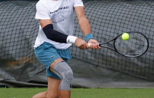 Djokovic diz estar 100% após cirurgia e avisa que brigará pelo título em Wimbledon