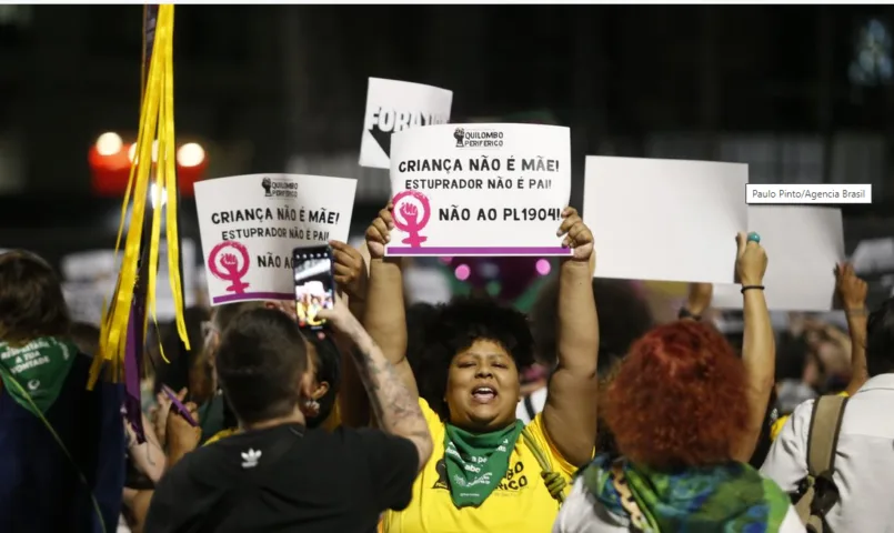 PL 1904/24: 72% dos brasileiros são contra aborto, mas 84% não querem mulher presa