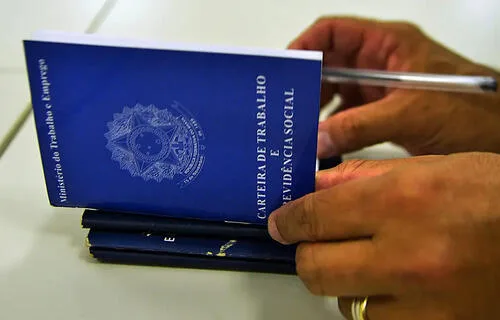 O primeiro salário mínimo da história do Brasil foi pago no mês de julho