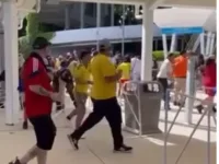 Torcedores tentam invadir estádio em final da Copa América, em Miami