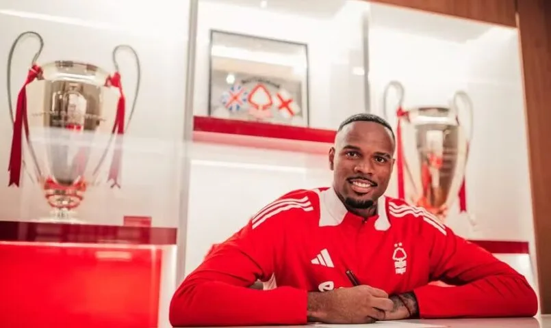 Nottingham Forest anuncia a contratação do goleiro Carlos Miguel, ex-Corinthians