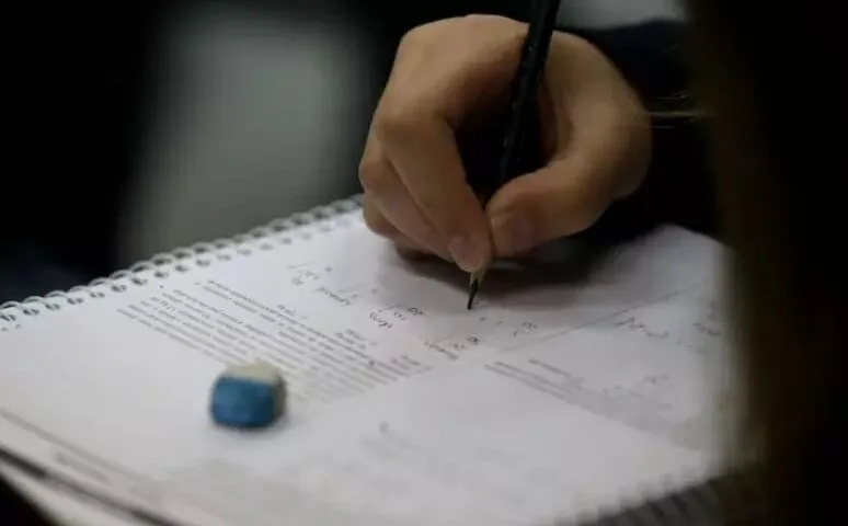 Serasa faz mutirão de renegociação de dívidas de universitários e promete desconto de até 95%