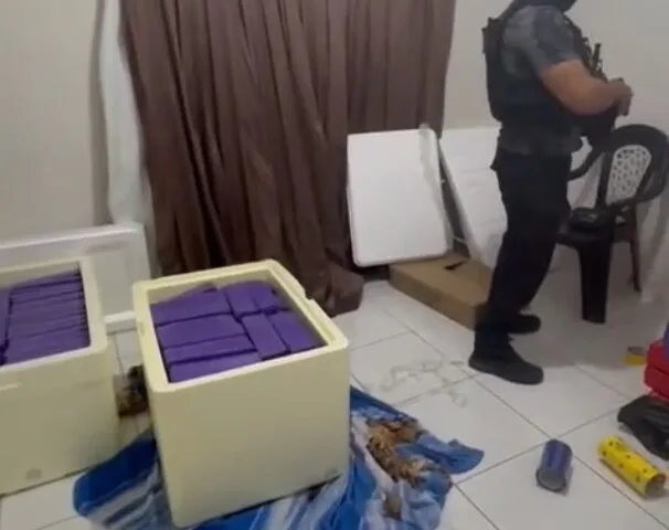 Casal preso em Aquiraz com mais de uma tonelada de maconha teria recebido R$ 25 mil para guardar a droga