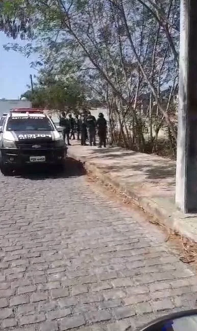 Corpo de homem é encontrado em lixo no bairro Bonsucesso, em Fortaleza