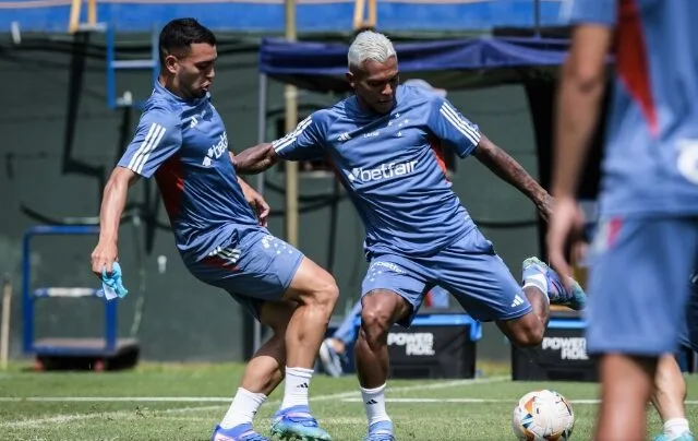 Diniz exige compromisso do Cruzeiro na final contra o Racing: 'Entregar tudo que tem'