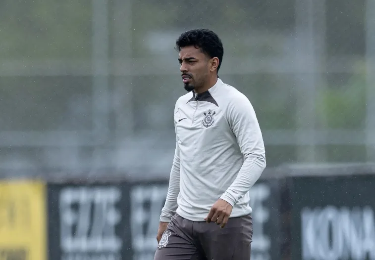 Bidu revela Corinthians ousado em difícil visita ao Vitória: 'Brigar por coisas maiores'
