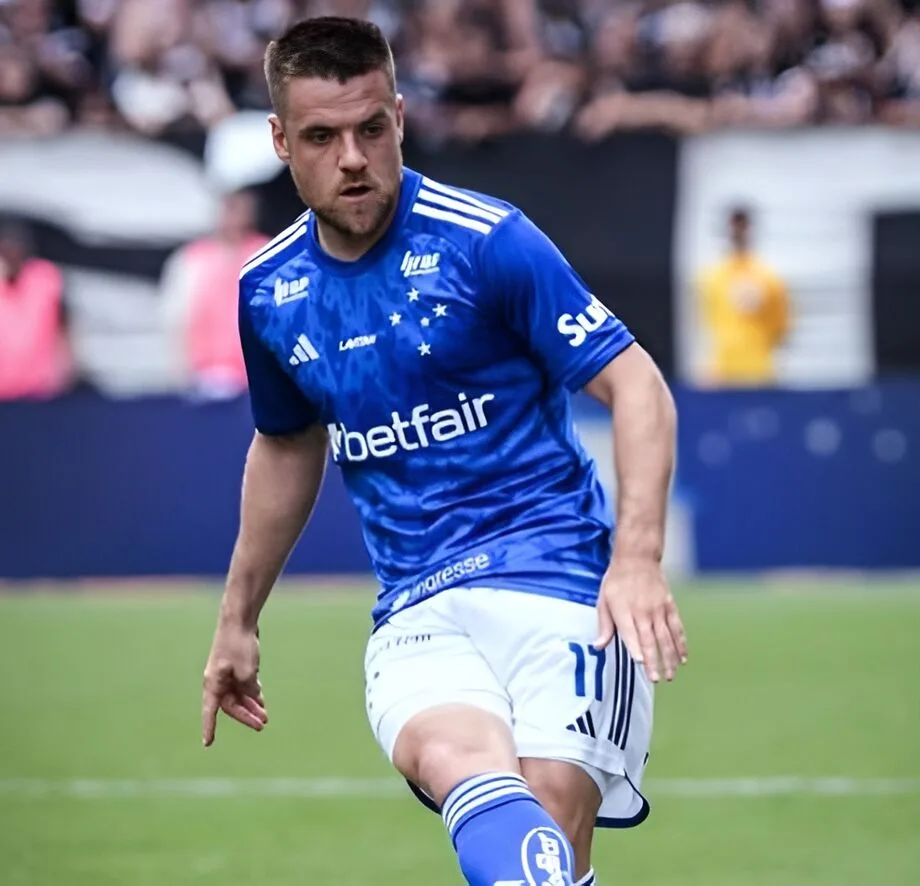 Cruzeiro anuncia a saída de cinco jogadores e inicia reformulação do elenco para 2025
