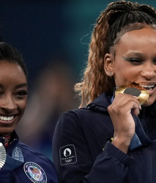 Rebeca Andrade encontra Biles em Nova York: 'Legal ver o que estamos construindo na modalidade'