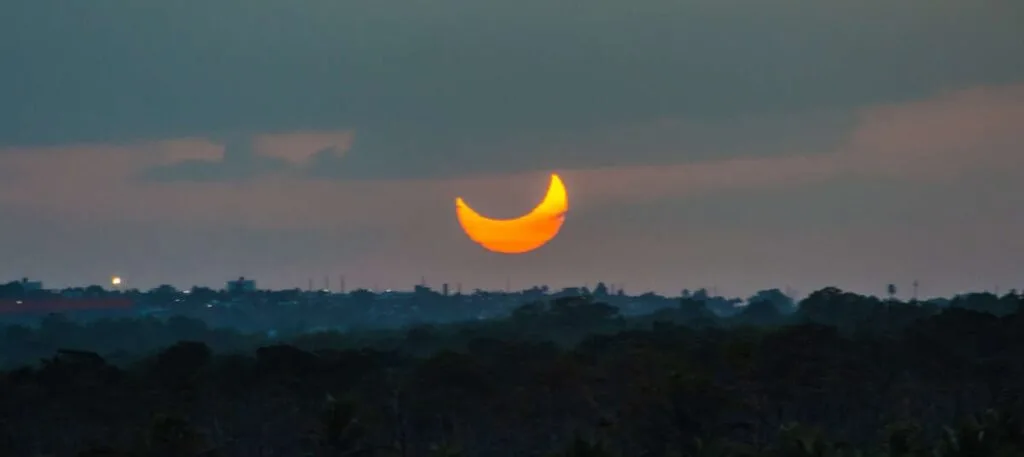 Primeiro eclipse solar de 2025 acontece na manhã deste sábado (29); saiba quando e onde ver