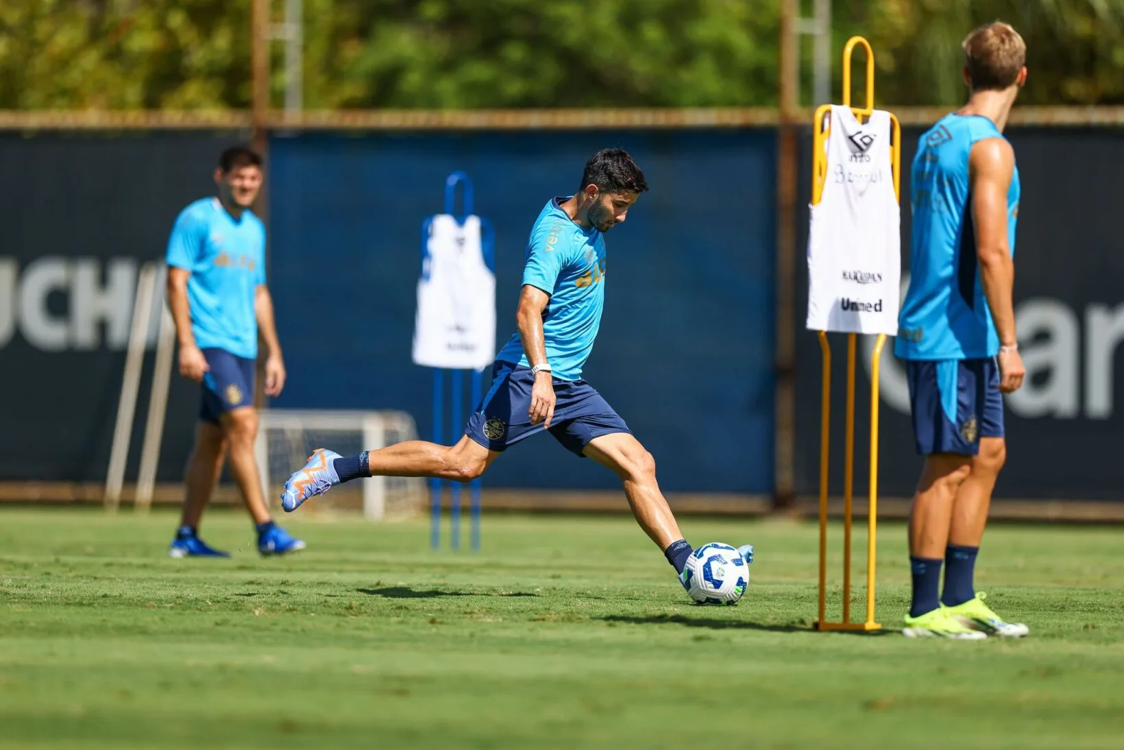Qual canal vai passar o jogo do Grêmio hoje (29/03)? A partida é contra o Atlético-MG pelo Brasileirão 2025